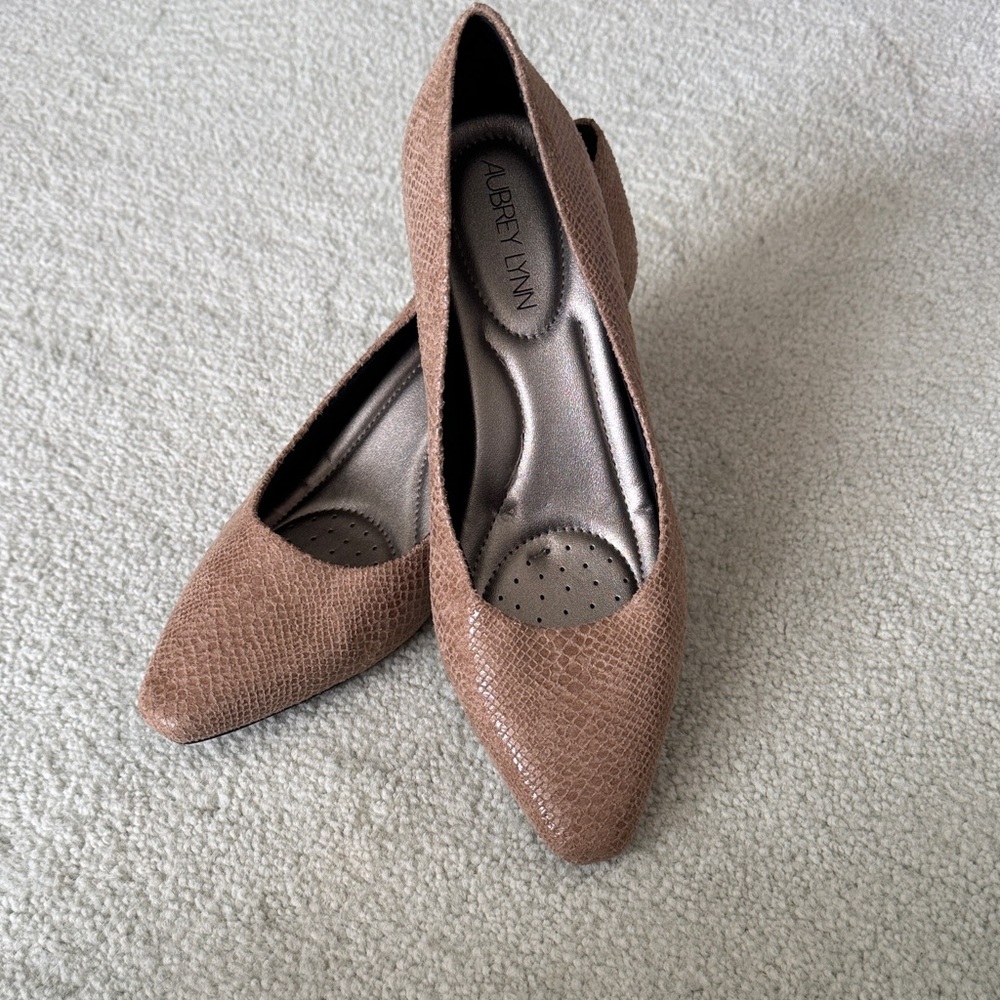 Aubrey Lynn Women's Tan Flats